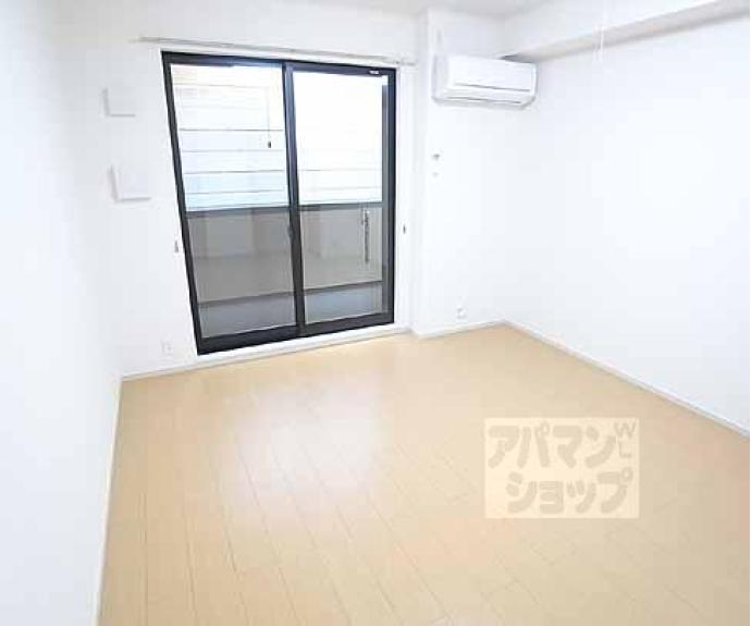 【ＰＡＴＩＯ　ｄｅ．二条城】間取