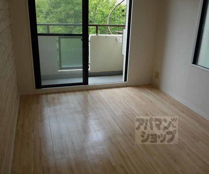 【フロイデ東向日】間取