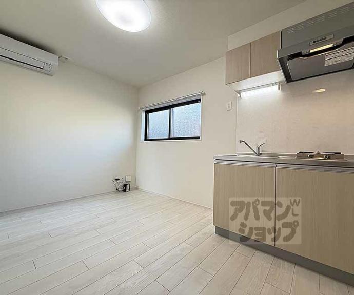 【Ｇｒａｎｄ　Ｃｈａｒｉｏｔ御所ノ内町】間取