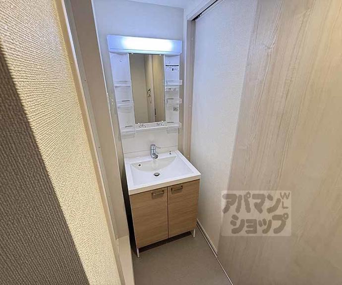 【Ｇｒａｎｄ　Ｃｈａｒｉｏｔ御所ノ内町】間取