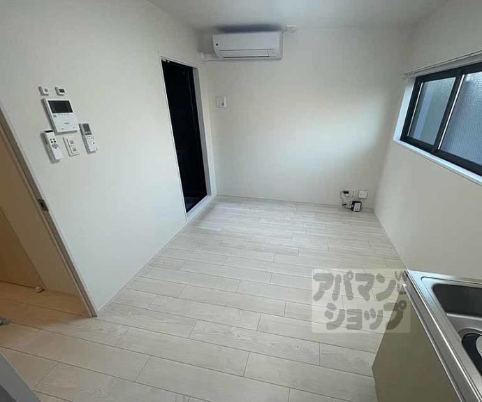 【Ｇｒａｎｄ　Ｃｈａｒｉｏｔ御所ノ内町】間取