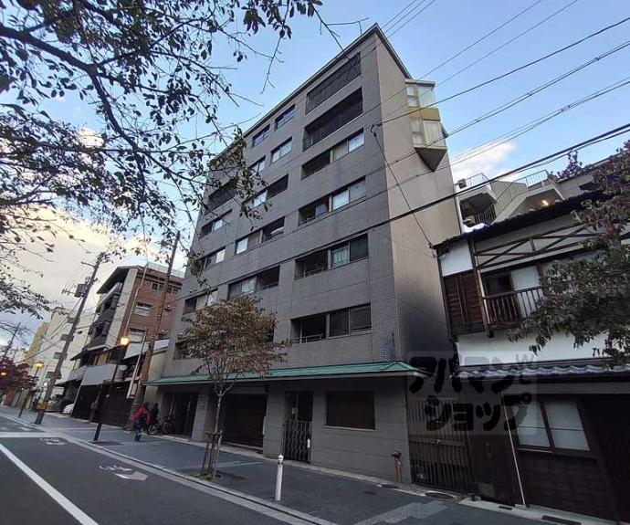 【ルミエール・ド・鴨川】間取