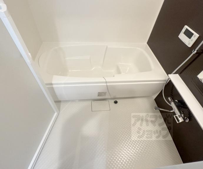 【ＳＩＬＫ　ＨＯＵＳＥとなみ　３号館】間取