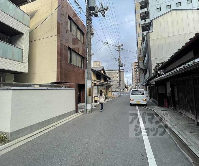 【ＳＩＬＫ　ＨＯＵＳＥとなみ　３号館】間取