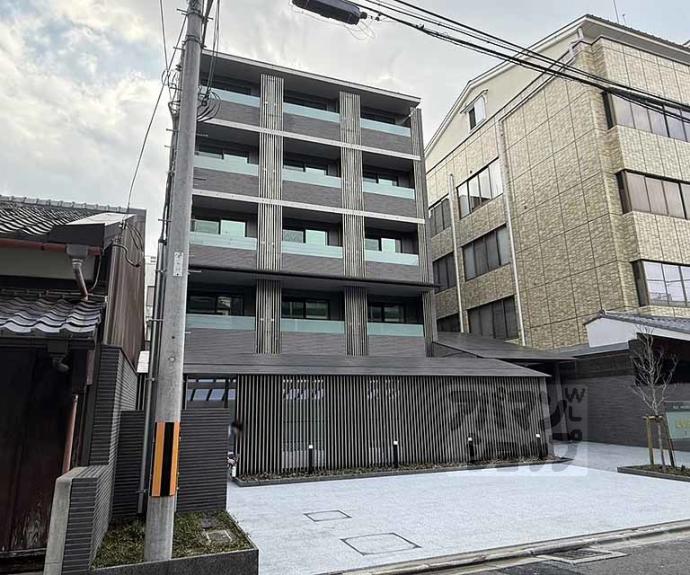 【ＳＩＬＫ　ＨＯＵＳＥとなみ　３号館】間取