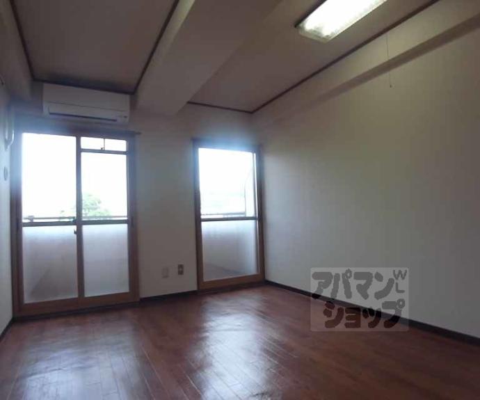 【パビヨン宇多野】間取