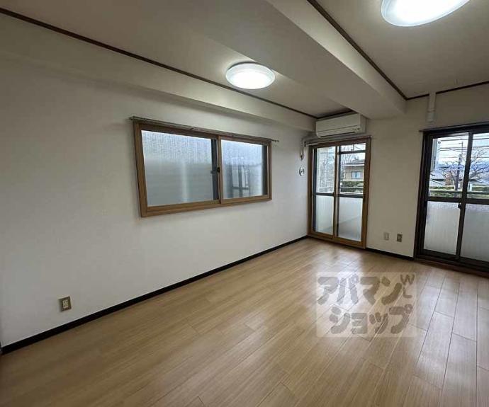 【パビヨン宇多野】間取