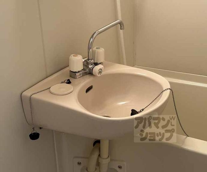 【パビヨン宇多野】間取