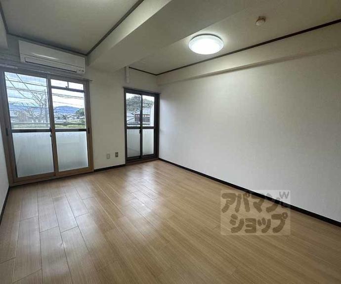 【パビヨン宇多野】間取