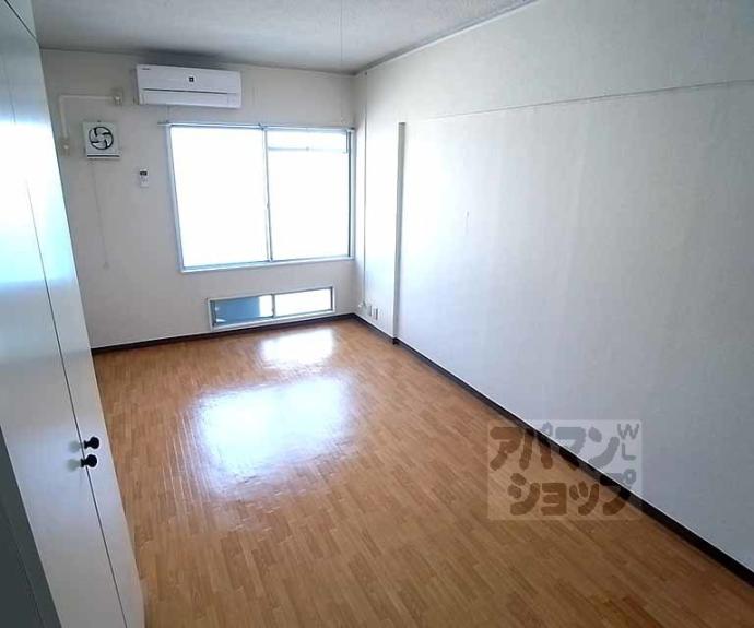 【Ｄｏｏｒ＇ｓ　ＤｅＤｅ　Ｏｎｅ　（旧：嵯峨スチューデントハウス）】間取