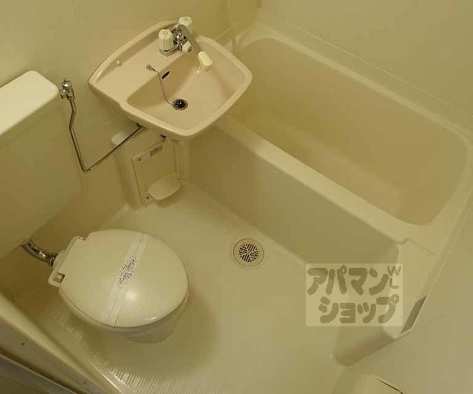 【Ｄｏｏｒ＇ｓ　ＤｅＤｅ　Ｏｎｅ　（旧：嵯峨スチューデントハウス）】間取