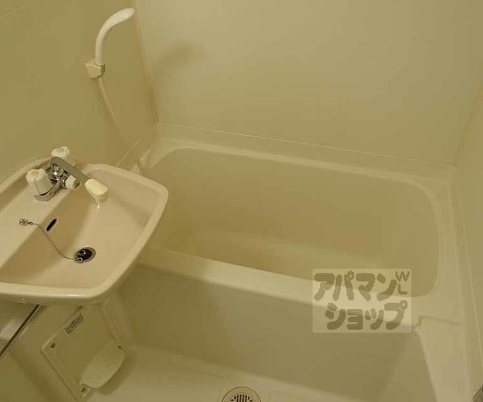 【Ｄｏｏｒ＇ｓ　ＤｅＤｅ　Ｏｎｅ　（旧：嵯峨スチューデントハウス）】間取