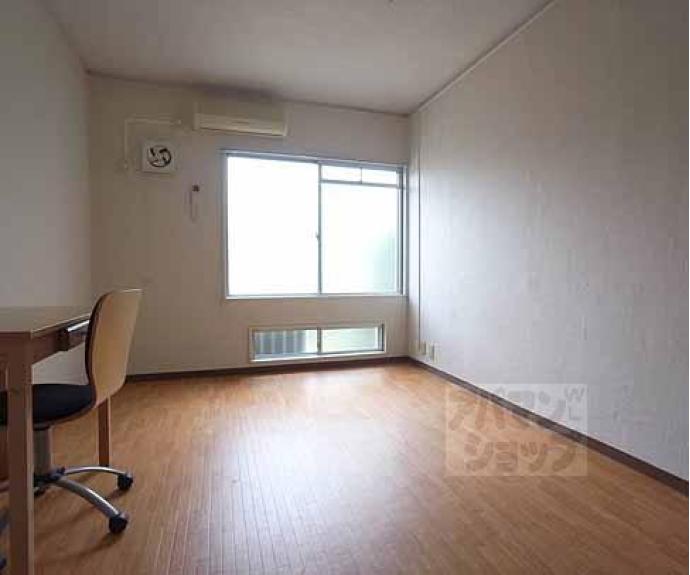 【Ｄｏｏｒ＇ｓ　ＤｅＤｅ　Ｏｎｅ　（旧：嵯峨スチューデントハウス）】間取