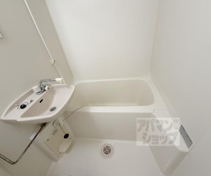 【Ｄｏｏｒ＇ｓ　ＤｅＤｅ　Ｏｎｅ　（旧：嵯峨スチューデントハウス）】間取