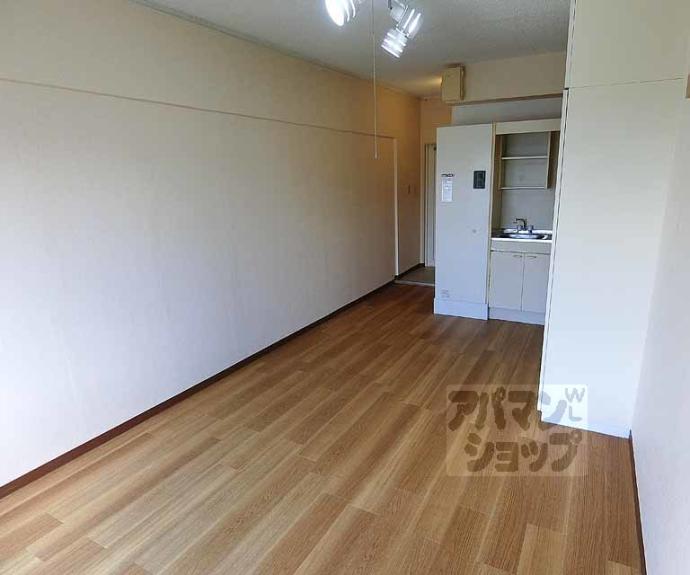 【Ｄｏｏｒ＇ｓ　ＤｅＤｅ　Ｏｎｅ　（旧：嵯峨スチューデントハウス）】間取