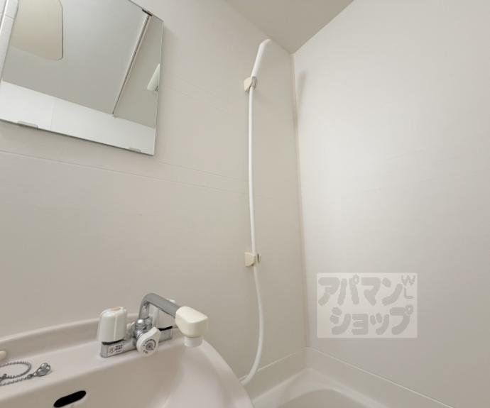 【Ｄｏｏｒ＇ｓ　ＤｅＤｅ　Ｏｎｅ　（旧：嵯峨スチューデントハウス）】間取