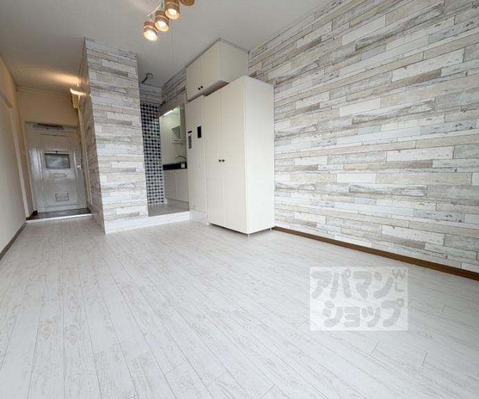 【Ｄｏｏｒ＇ｓ　ＤｅＤｅ　Ｏｎｅ　（旧：嵯峨スチューデントハウス）】間取