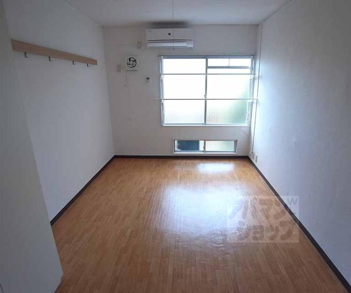 【Ｄｏｏｒ＇ｓ　ＤｅＤｅ　Ｏｎｅ　（旧：嵯峨スチューデントハウス）】間取