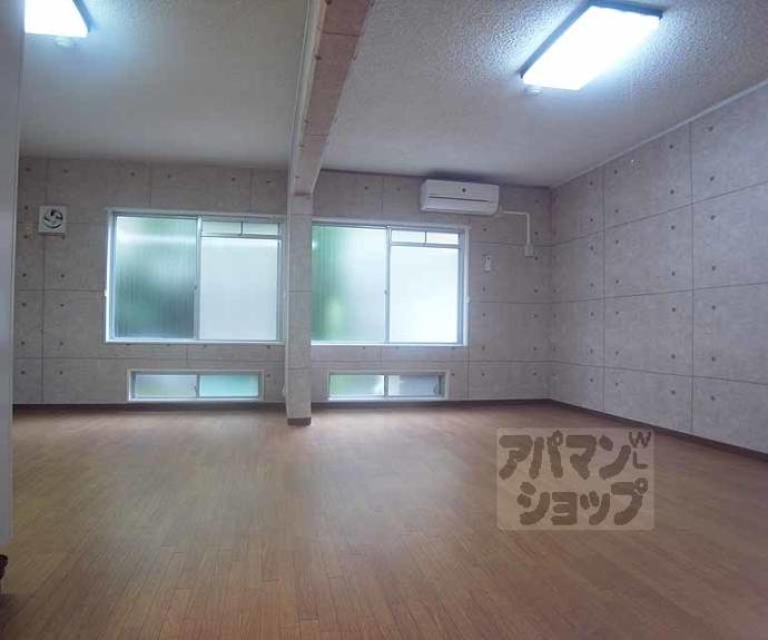 【Ｄｏｏｒ＇ｓ　ＤｅＤｅ　Ｏｎｅ　（旧：嵯峨スチューデントハウス）】間取