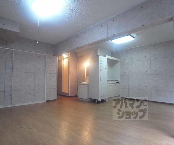 【Ｄｏｏｒ＇ｓ　ＤｅＤｅ　Ｏｎｅ　（旧：嵯峨スチューデントハウス）】間取