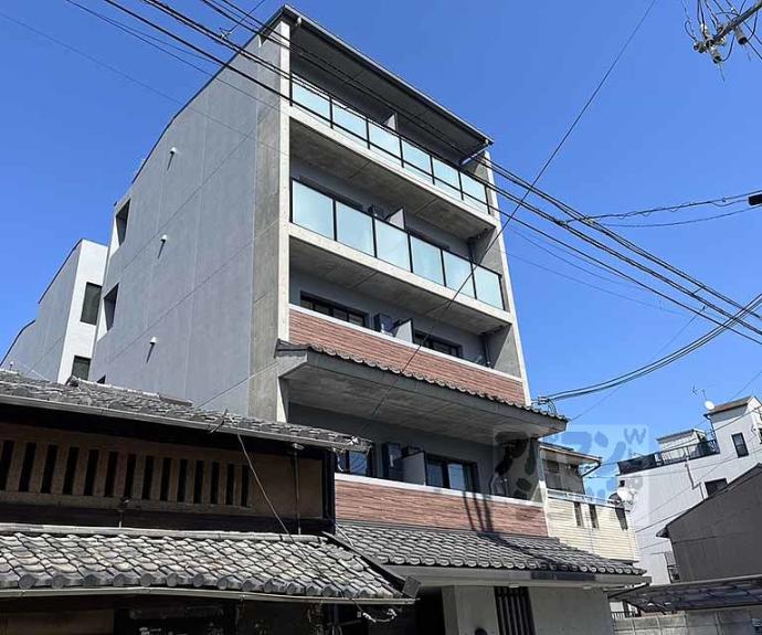 【Ｄ．Ｃｌａｒｅｓｔ　ＣＲＥＳＴ　ＴＡＰＰ　二条】間取