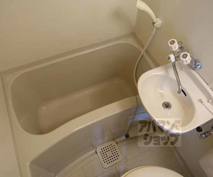 【コテージ鹿王】間取