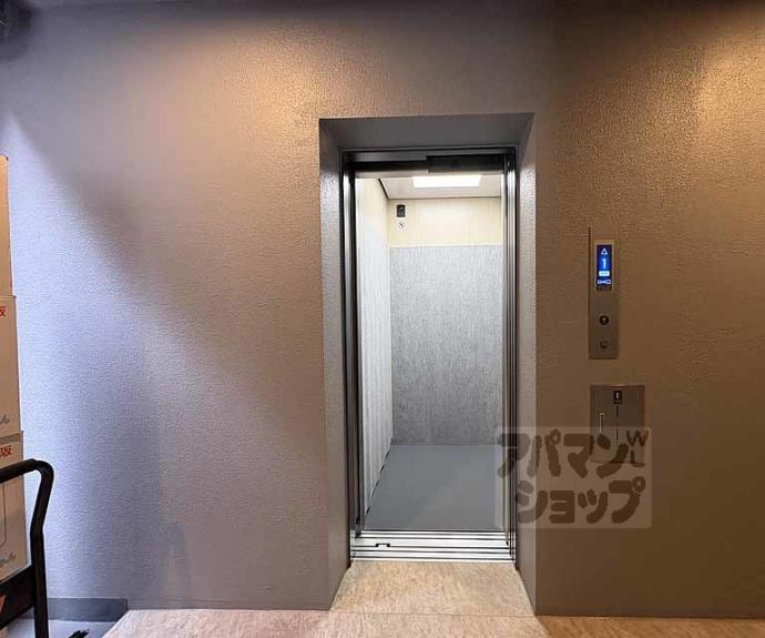 【Ｄ．Ｃｌａｒｅｓｔ　ＣＲＥＳＴ　ＴＡＰＰ　二条】間取