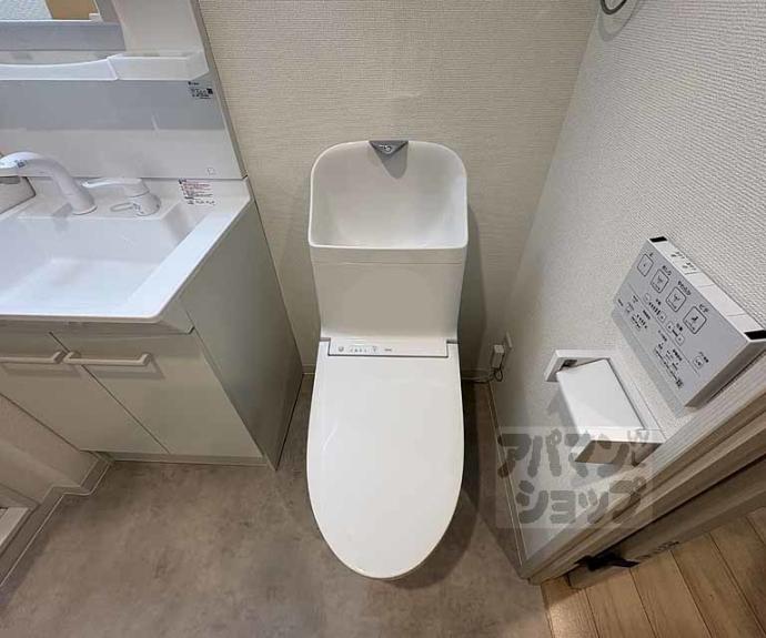 【Ｄ．Ｃｌａｒｅｓｔ　ＣＲＥＳＴ　ＴＡＰＰ　二条】間取