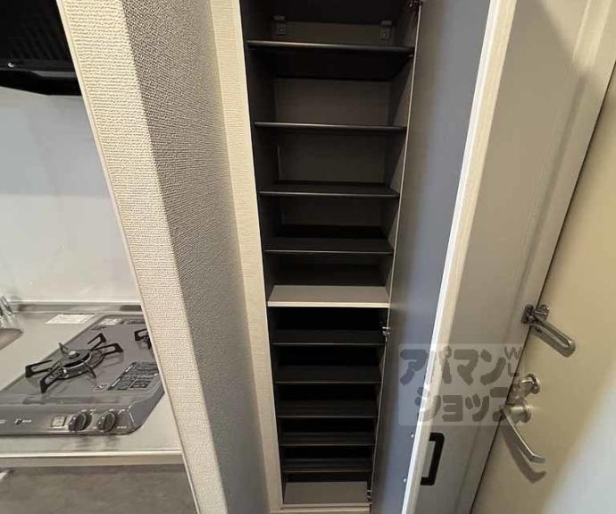 【Ｄ．Ｃｌａｒｅｓｔ　ＣＲＥＳＴ　ＴＡＰＰ　二条】間取