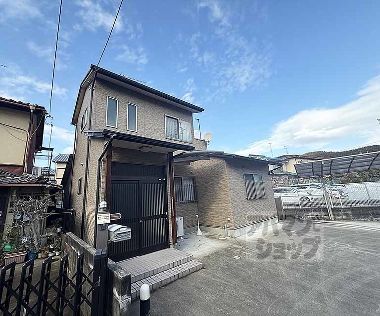 御陵鴨土町貸家