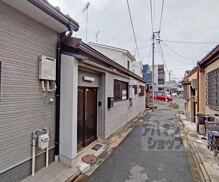 聚楽町２丁目貸家