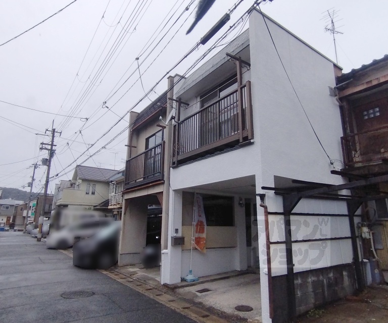 西野大鳥井町テラスハウス