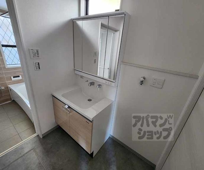 【御陵北山町貸家】