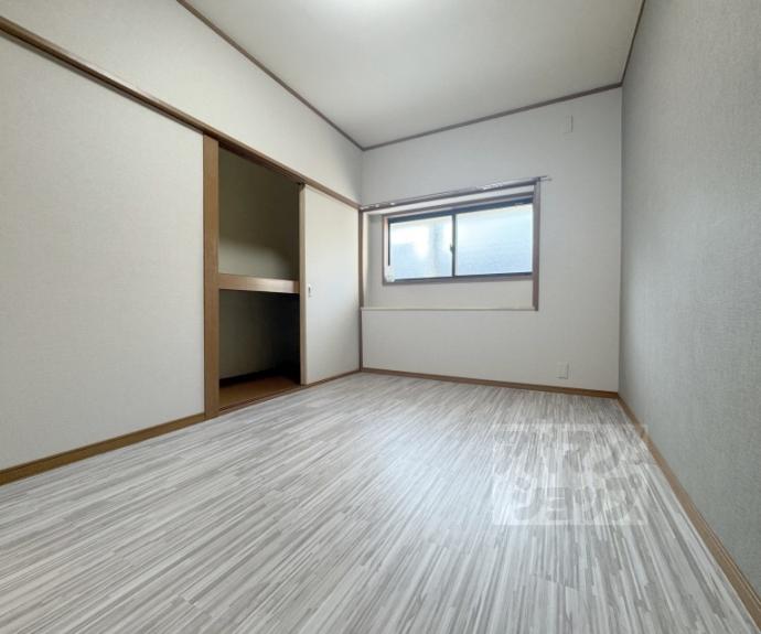 【イースト醍醐南里　十三番館】間取
