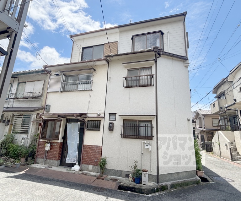 寺戸町山縄手貸家