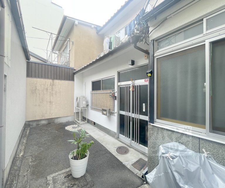 藪之内町８２－１３貸家