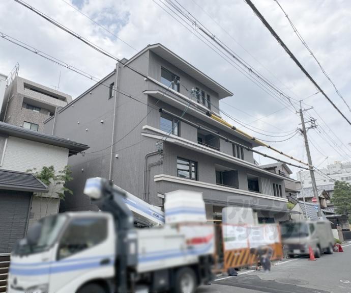 【The Residence 御車道】