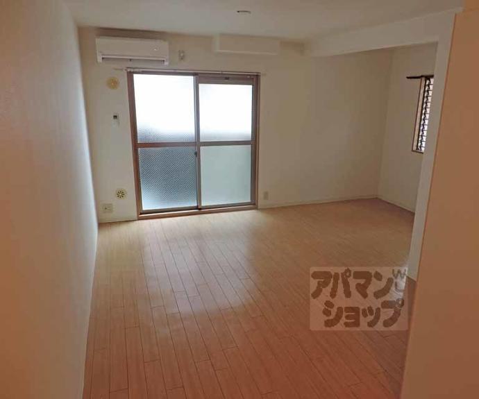 【エリーフラッツ西ノ京】間取