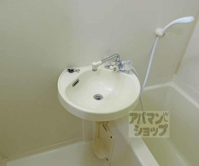 【エリーフラッツ西ノ京】間取