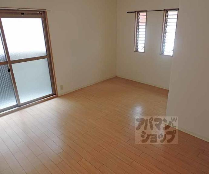 【エリーフラッツ西ノ京】間取