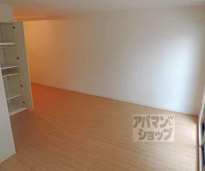 【エリーフラッツ西ノ京】間取