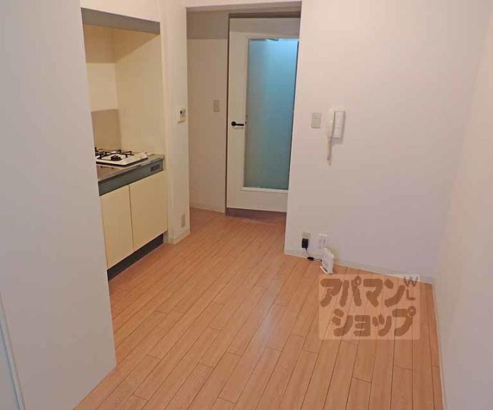 【エリーフラッツ西ノ京】間取