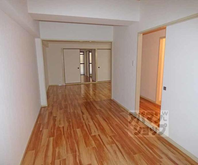 【ロイヤル室町】