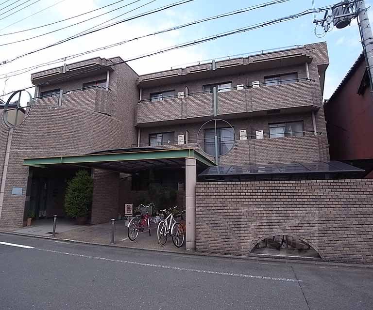 ファミーユ北清
