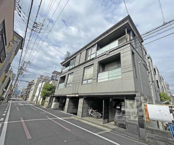 【ヴェルビュ二条城東】間取