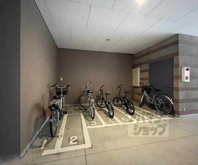 【リグラン烏丸五条】間取