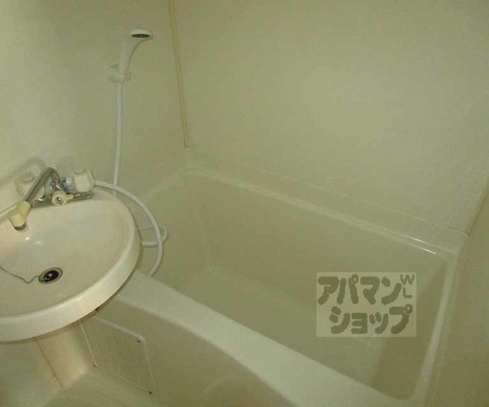 【クゥアトル京都Ⅱ】間取