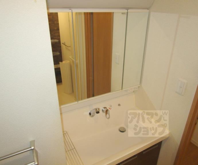 【Ｓｈｉｎｉｎｇ　Ｔｅｒｒａｃｅ　西賀茂】間取