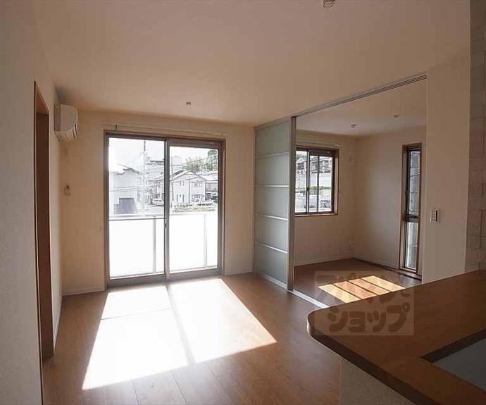 【Ｓｈｉｎｉｎｇ　Ｔｅｒｒａｃｅ　西賀茂】間取