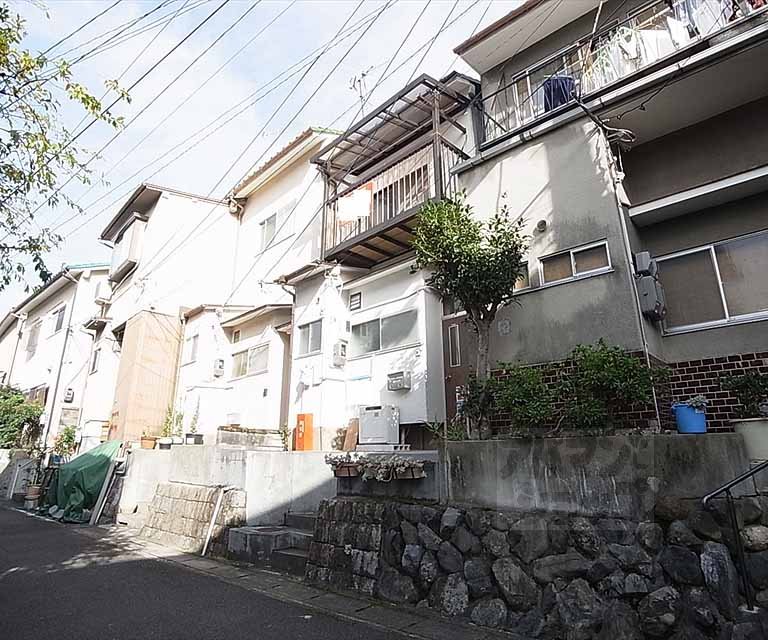 衣笠荒見町テラスハウス